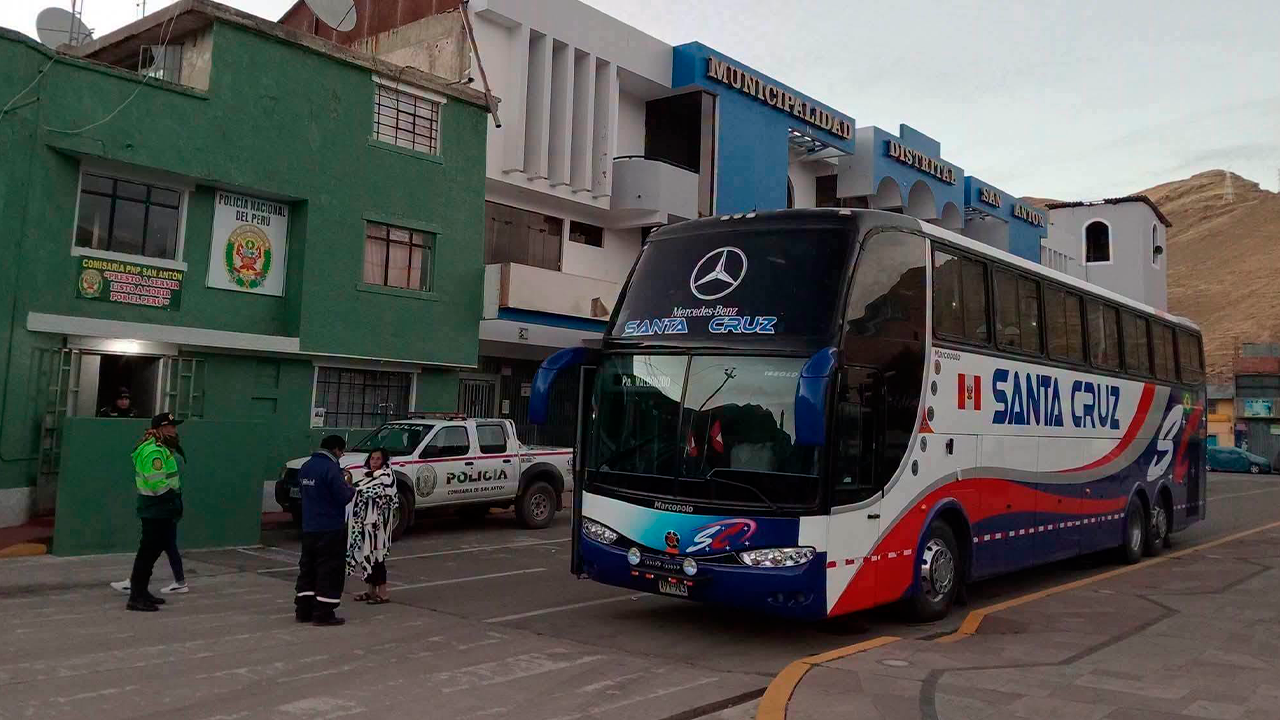 Asaltan bus de Santa Cruz durante la madrugada en carretera Interoceánica de Puno
