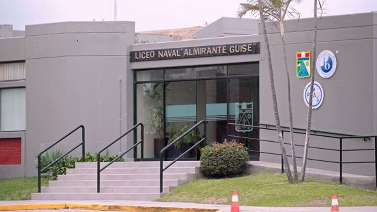 Caso Liceo Naval: jueza cita a cuatro menores liberados, pero uno salió del país