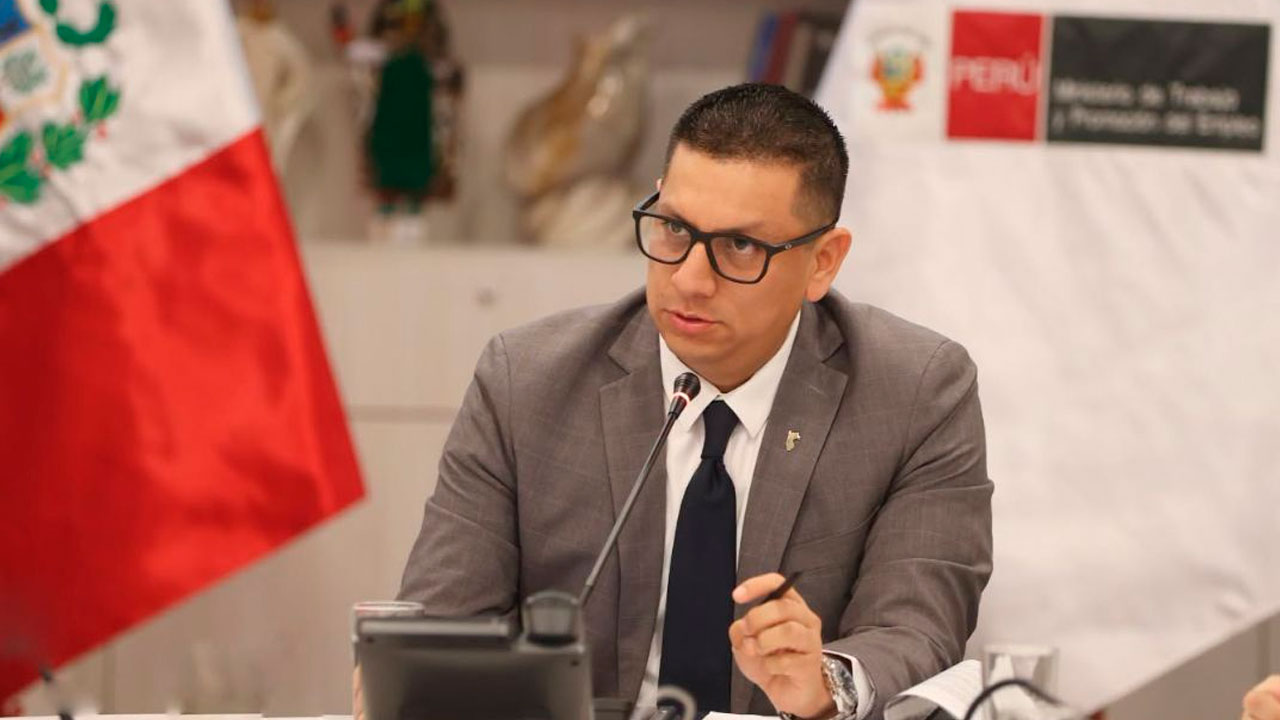 Freddy Solano renuncia al Ministerio de Trabajo tras denuncia por certificado laboral falso
