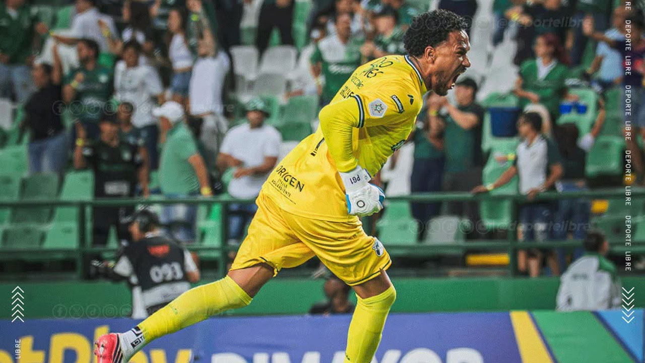 ¡Seguro bajo los tres palos! Pedro Gallese dejó su arco en cero ante Junior