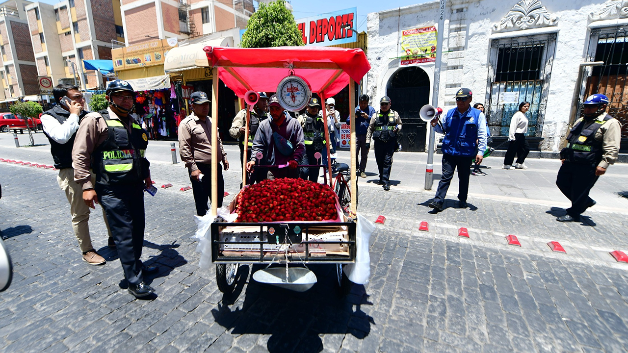 Comerciantes denuncian aumento de ambulantes en calle San Juan de Dios de Arequipa