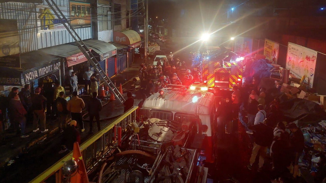 Incendio afecta locales comerciales en pasaje Los Rosales de Arequipa