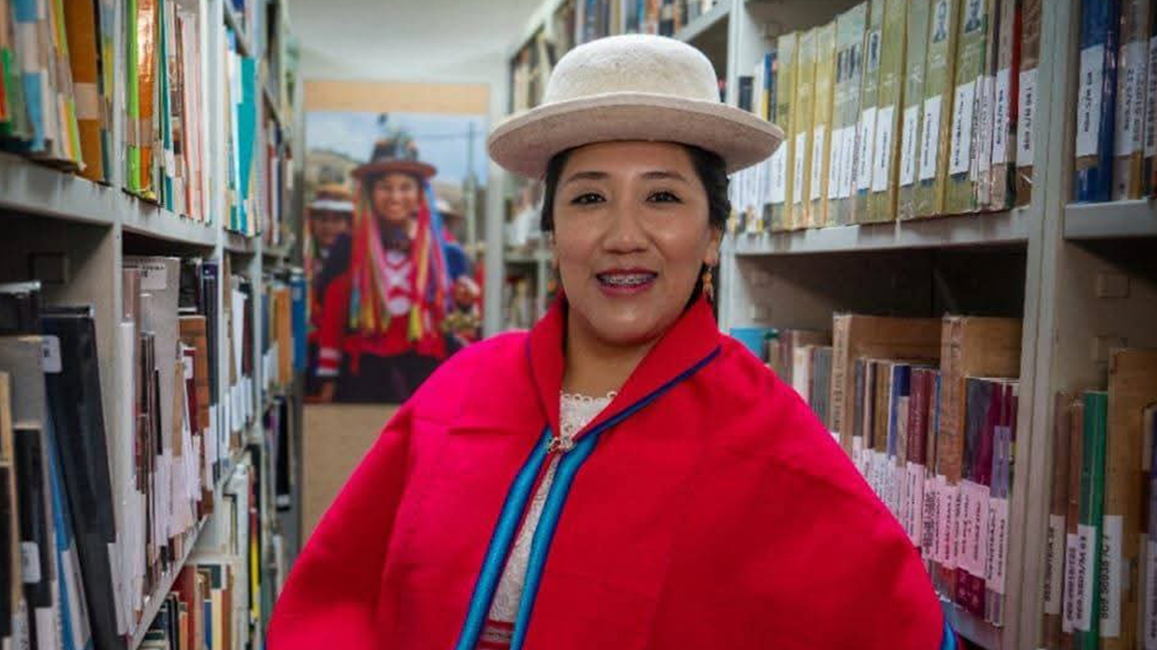Nora Oliva Quispe: la voz aimara que difunde cultura andina en televisión peruana
