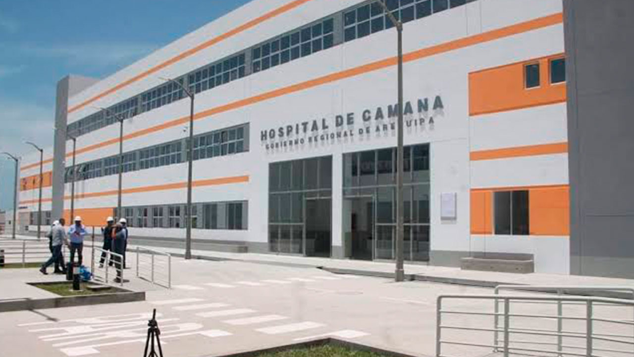 Contraloría advierte nuevos retrasos en hospital de Camaná y corre riesgo su entrega