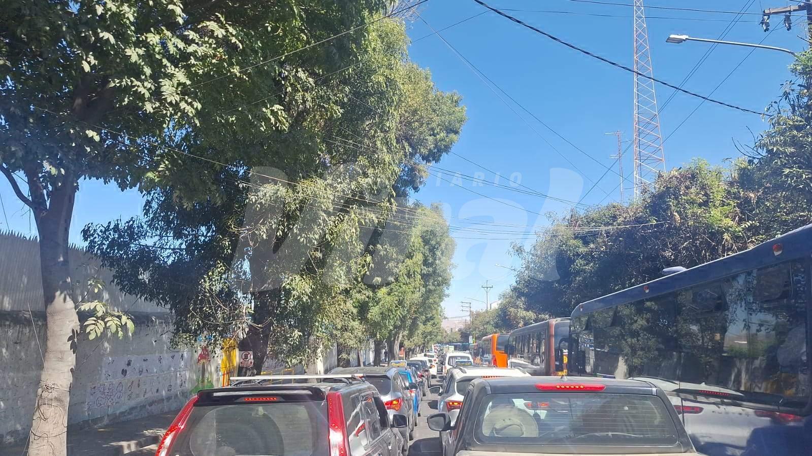 Cierre de la calle Melgar y pasaje Santa Rosa provoca caos vehicular en el Cercado de Arequipa