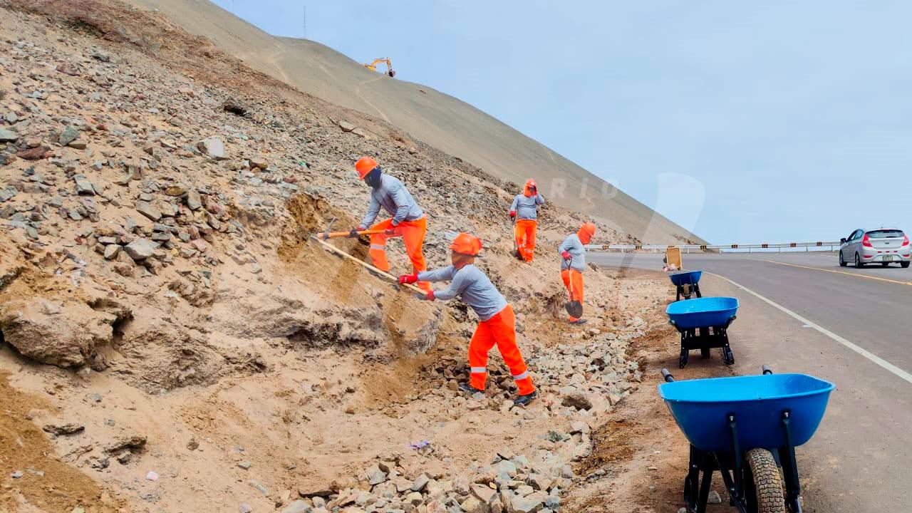 Refuerzan protección en vías por derrumbes en Moquegua