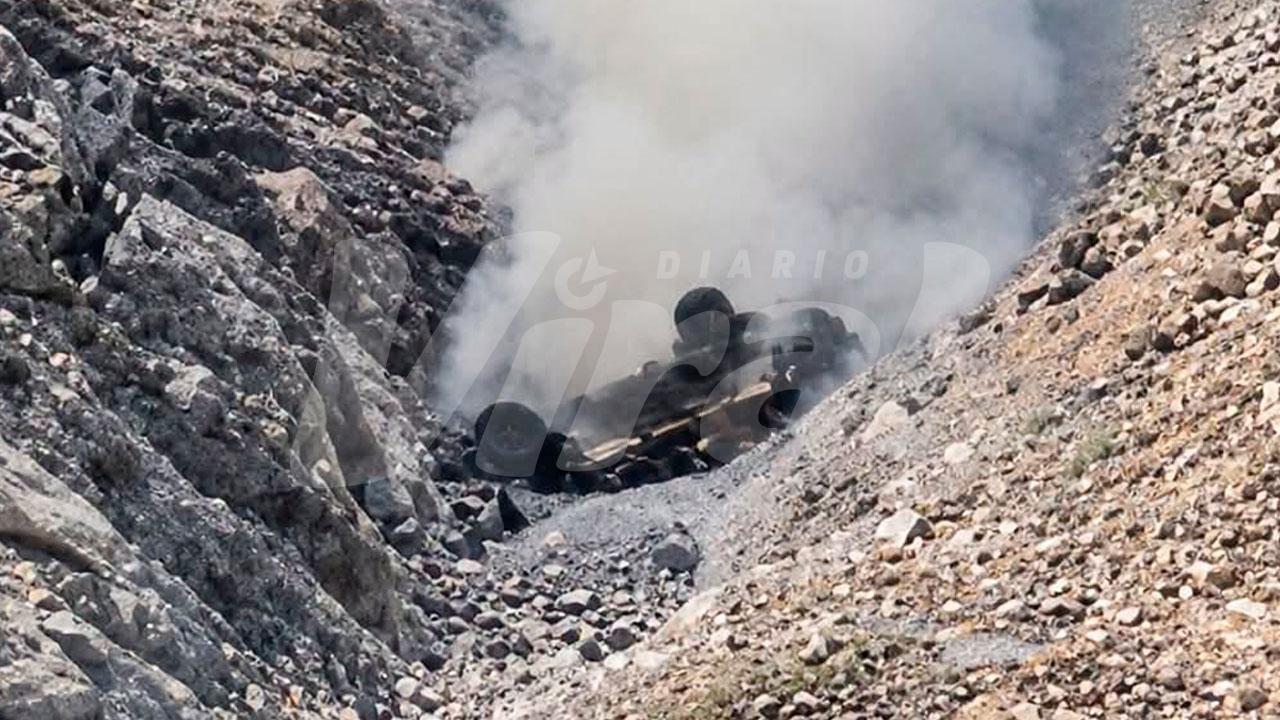 Camioneta cae a barranco en Yanaquihua y pobladores graban el accidente