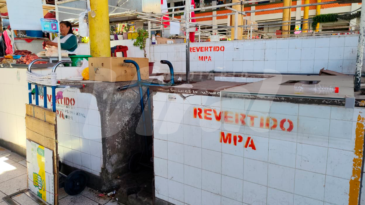 Más de 100 puestos permanecen vacíos en el mercado San Camilo y plantean entregarlos a ambulantes