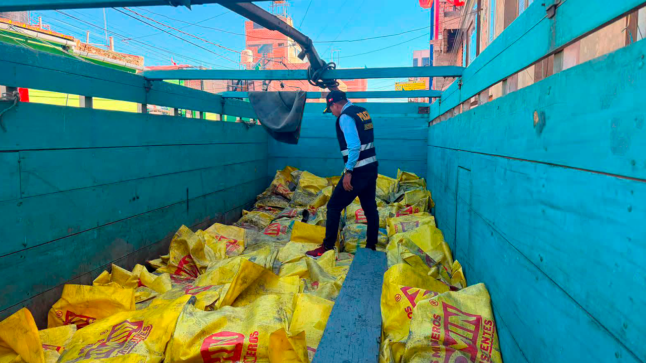 Puno: intervienen camión con 300 sacos de material aurífero de presunta procedencia ilegal en Azángaro