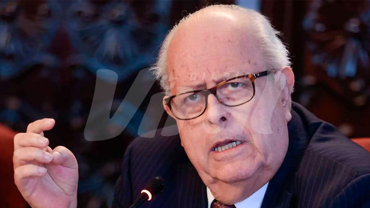 Julio Velarde cuestiona salud y educación por resultados deficientes pese al crecimiento económico