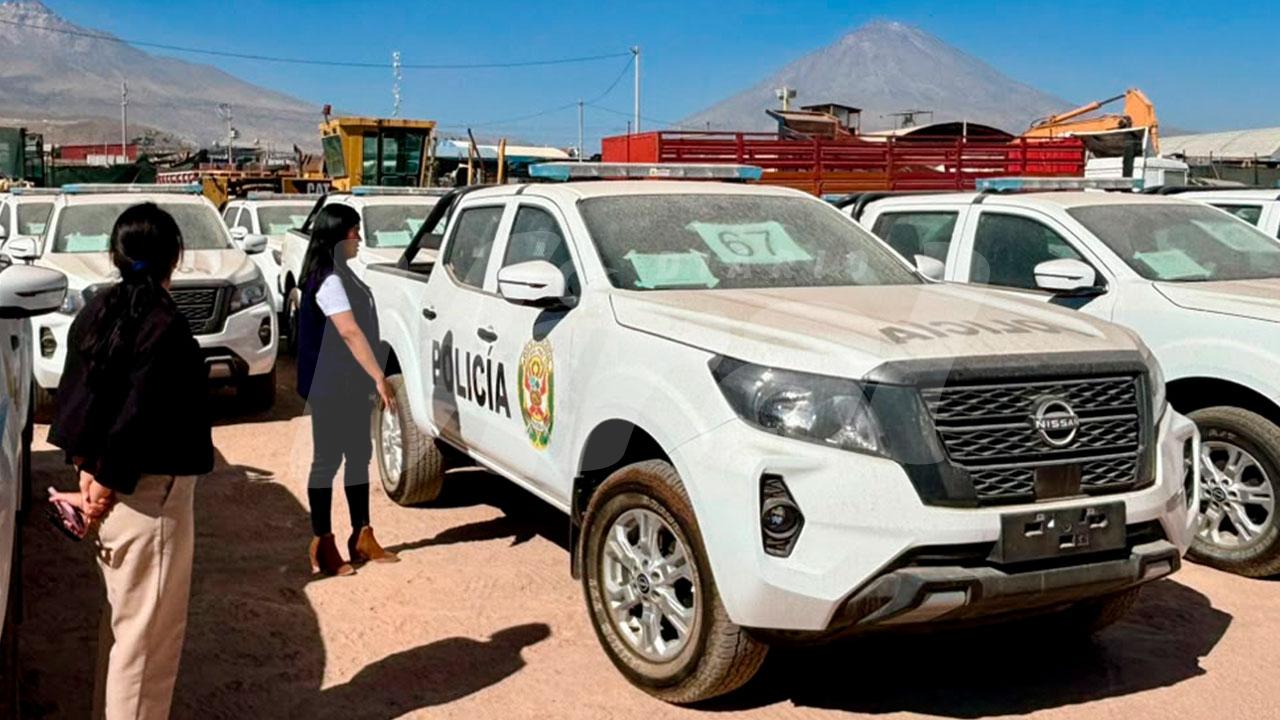 Encuentran 100 patrulleros bajo el sol y llenos de polvo en almacén del GRA