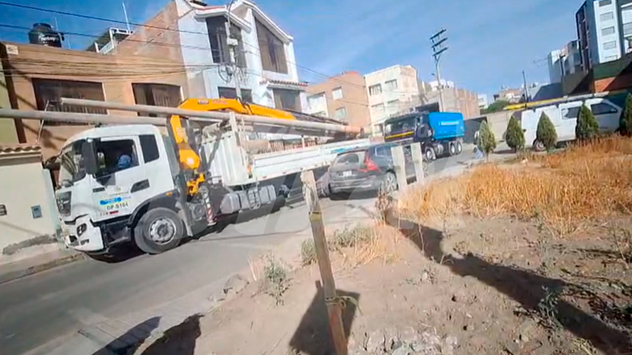 Vecinos protestan contra SEAL por instalación de postes en urbanizaciones de Cerro Colorado