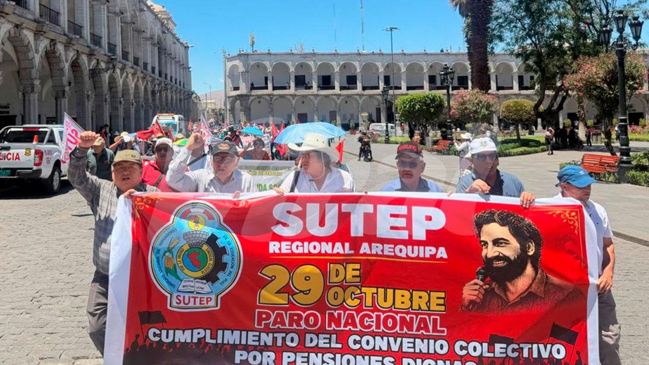 Huelga de docentes afectó el dictado de clases hasta en 30 colegios de Arequipa