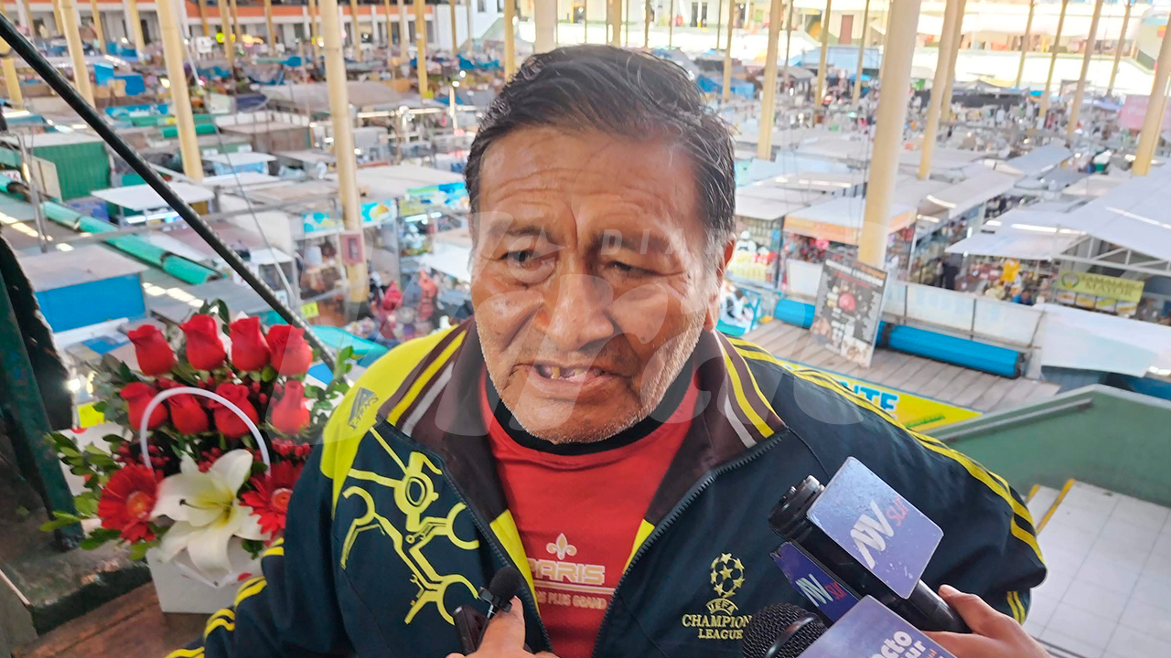 Ambulantes afectan a 1300 comerciantes del mercado San Camilo en Arequipa