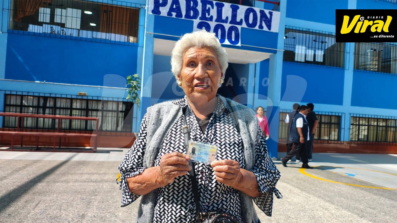 Adulta mayor de 83 años viaja más de una hora para cumplir con su voto en Arequipa