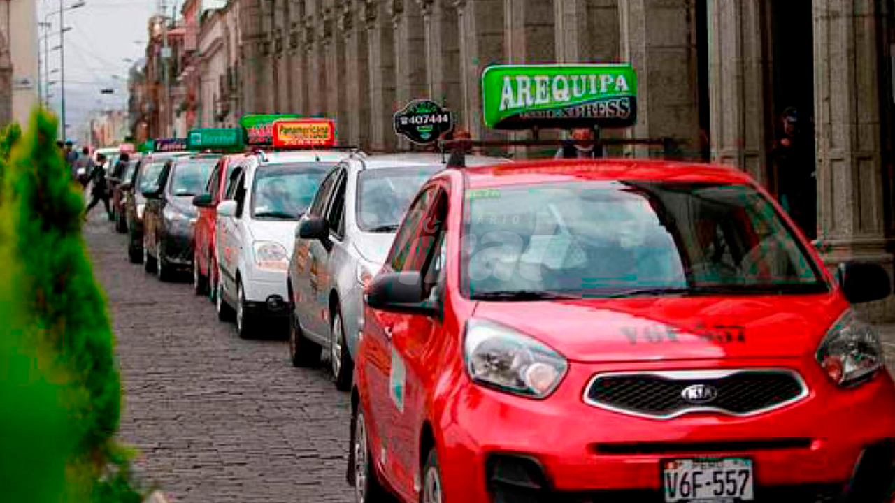 Taxistas exigen eliminar impuestos al combustible en Arequipa
