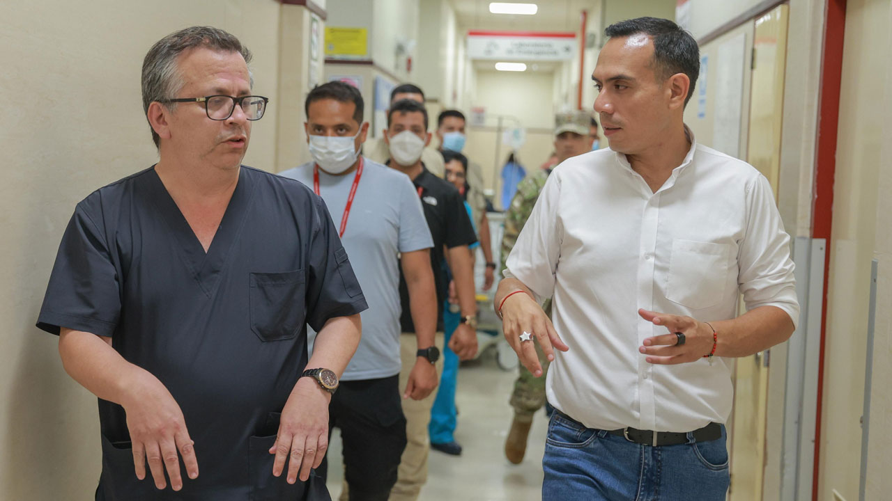 Jerí visita hospital Almenara y constata problemas de atención en salud