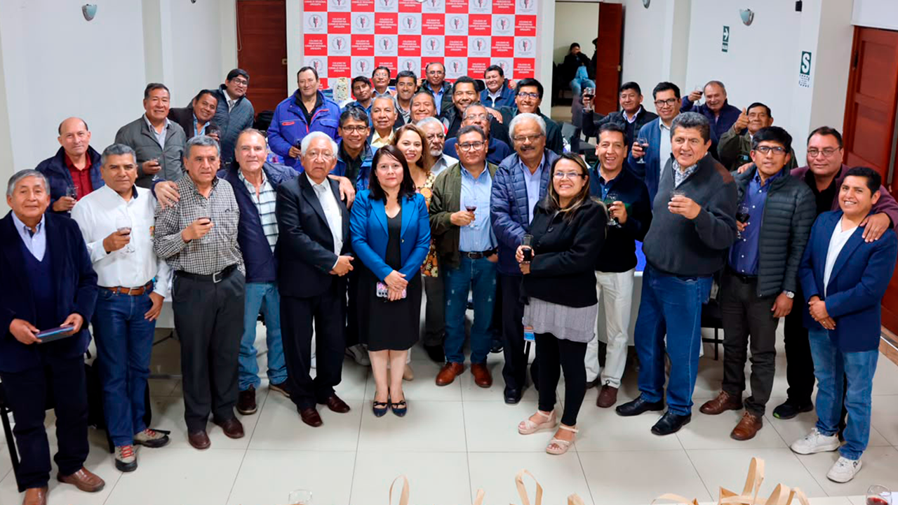 Colegio de Periodistas de Arequipa homenajeó a padres con cena de confraternidad