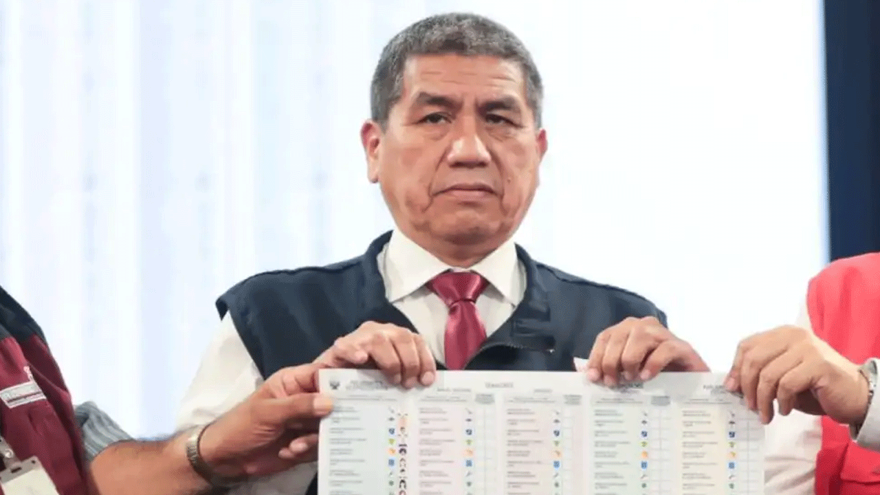 Subgerente de la ONPE guarda silencio ante fallas en distribución de material electoral