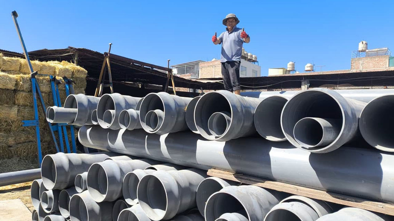 Entregan 95 tuberías de PVC para reforzar sistema de riego en Acarí