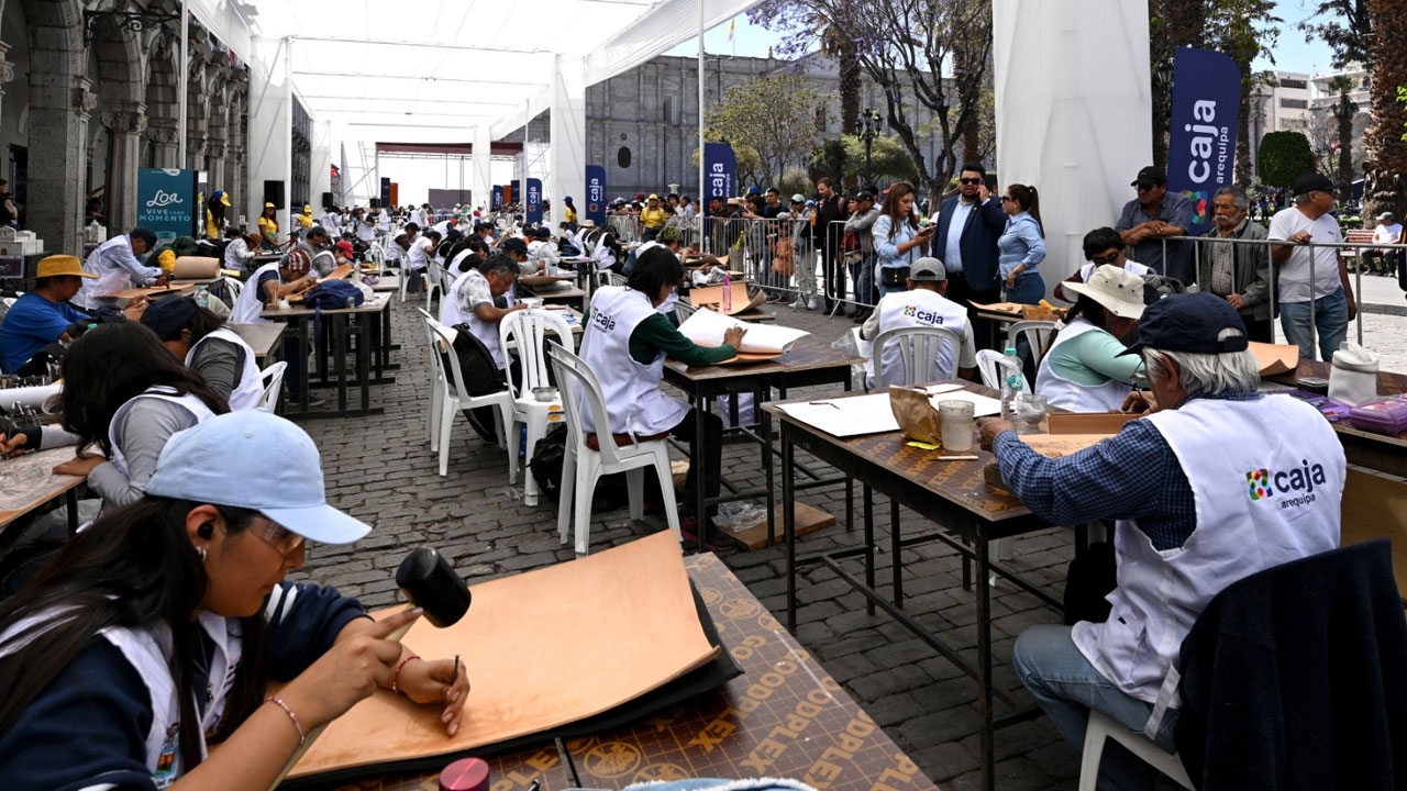 Artesanos mantienen vivo el legado de Arequipa
