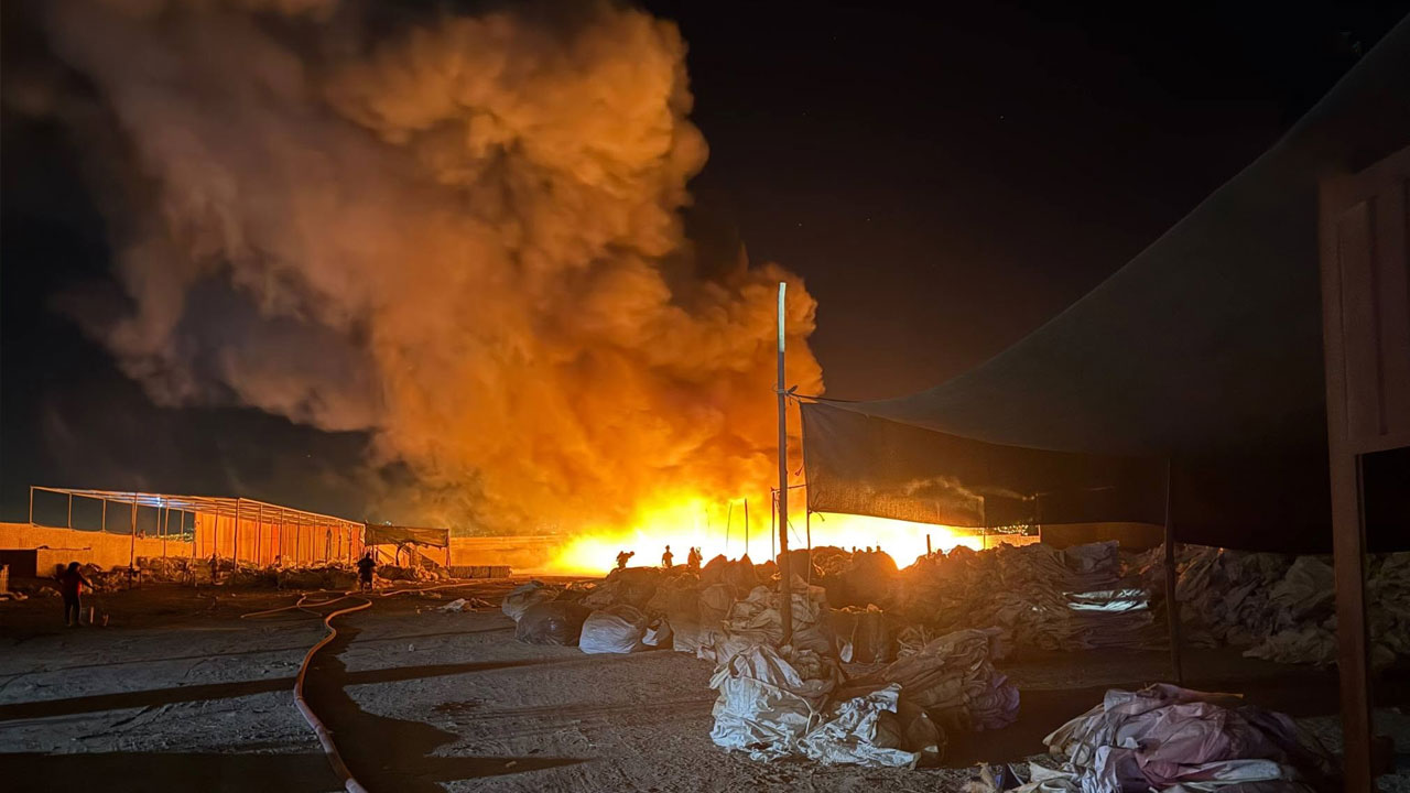 Arequipa: incendio arrasa almacén en Umapalca