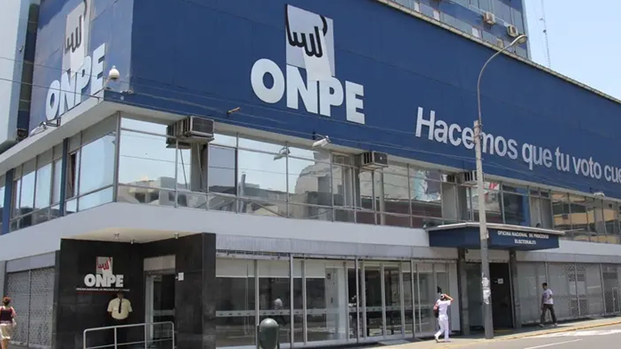 ONPE recurre a sus propios vehículos para distribuir material en jornada ampliada