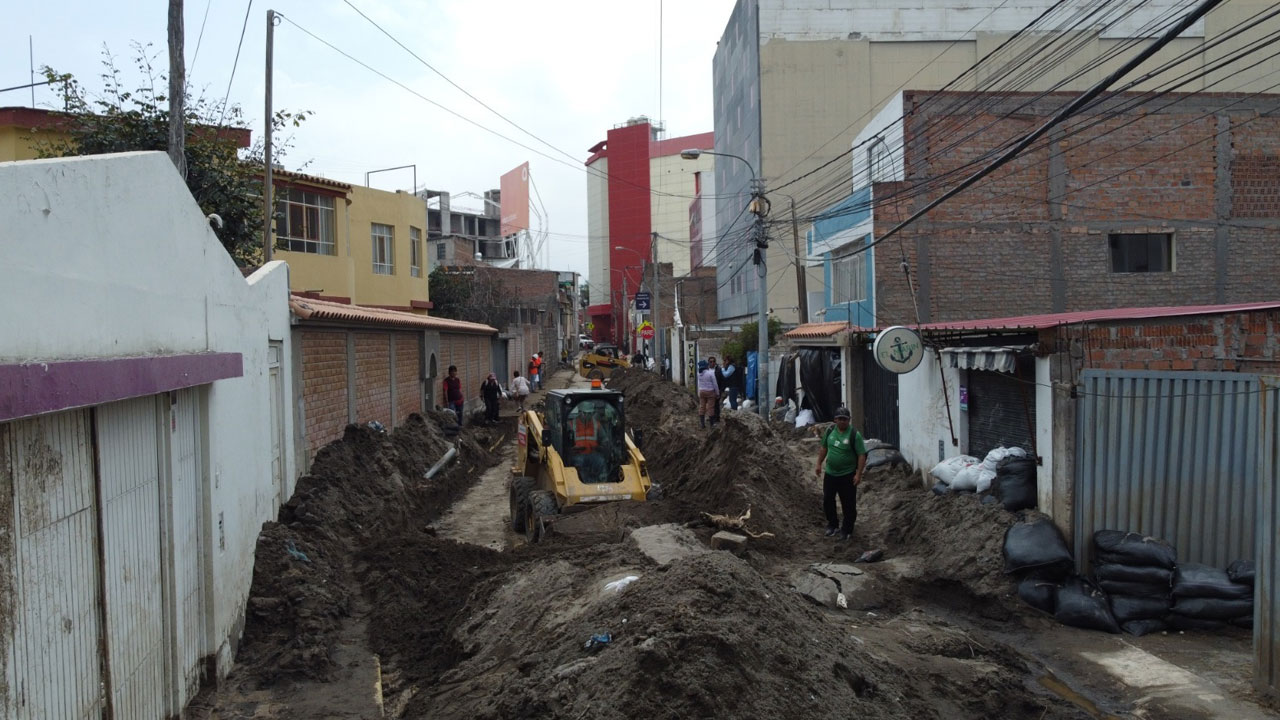 Southern retira 19 000 toneladas de lodo en Arequipa tras intensas lluvias