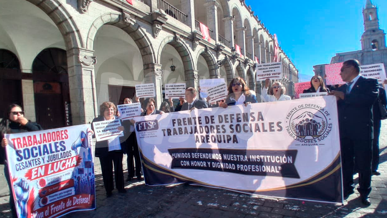 Trabajadores sociales de Arequipa exigen salida de decana que permanece 23 años en el cargo
