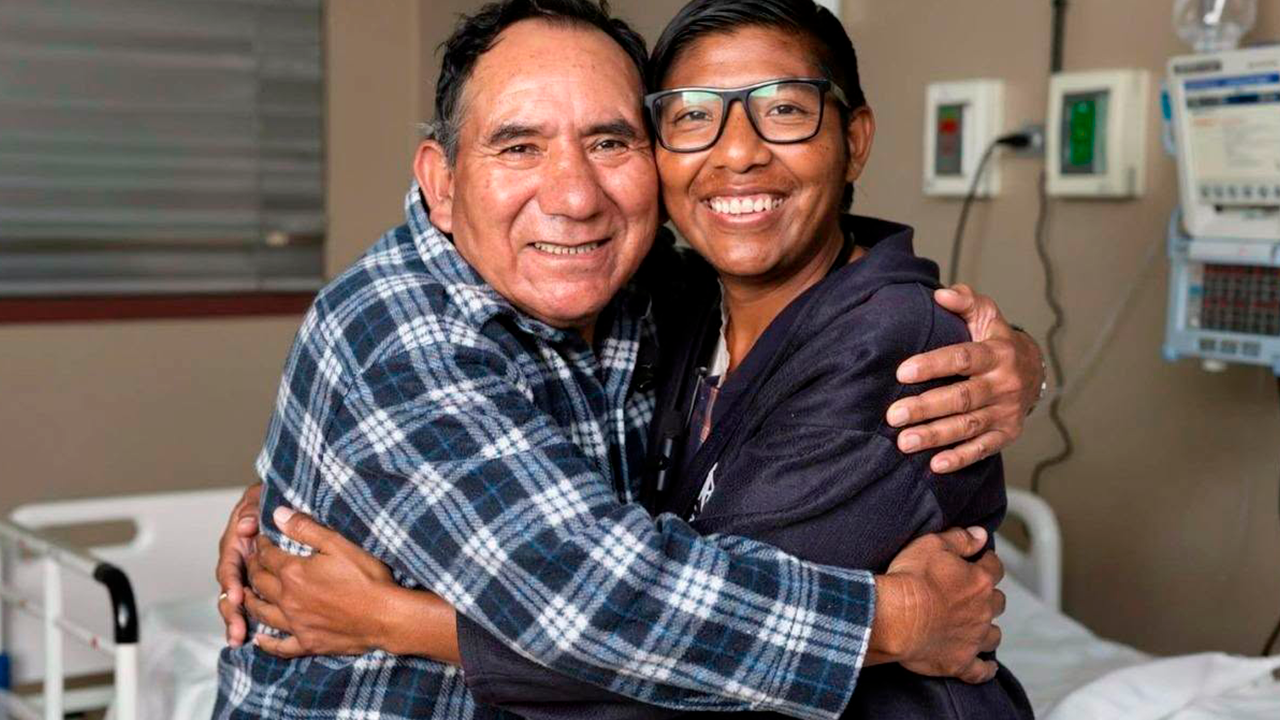 Padre dona un riñón a su hijo y le devuelve la esperanza de vida tras 10 años de hemodiálisis en Cusco  