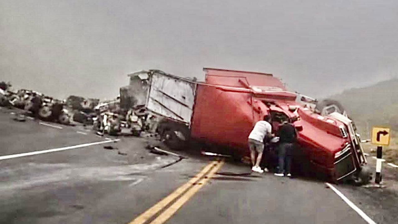 Camaná: despiste de tráiler bloquea Panamericana Sur y deja un herido