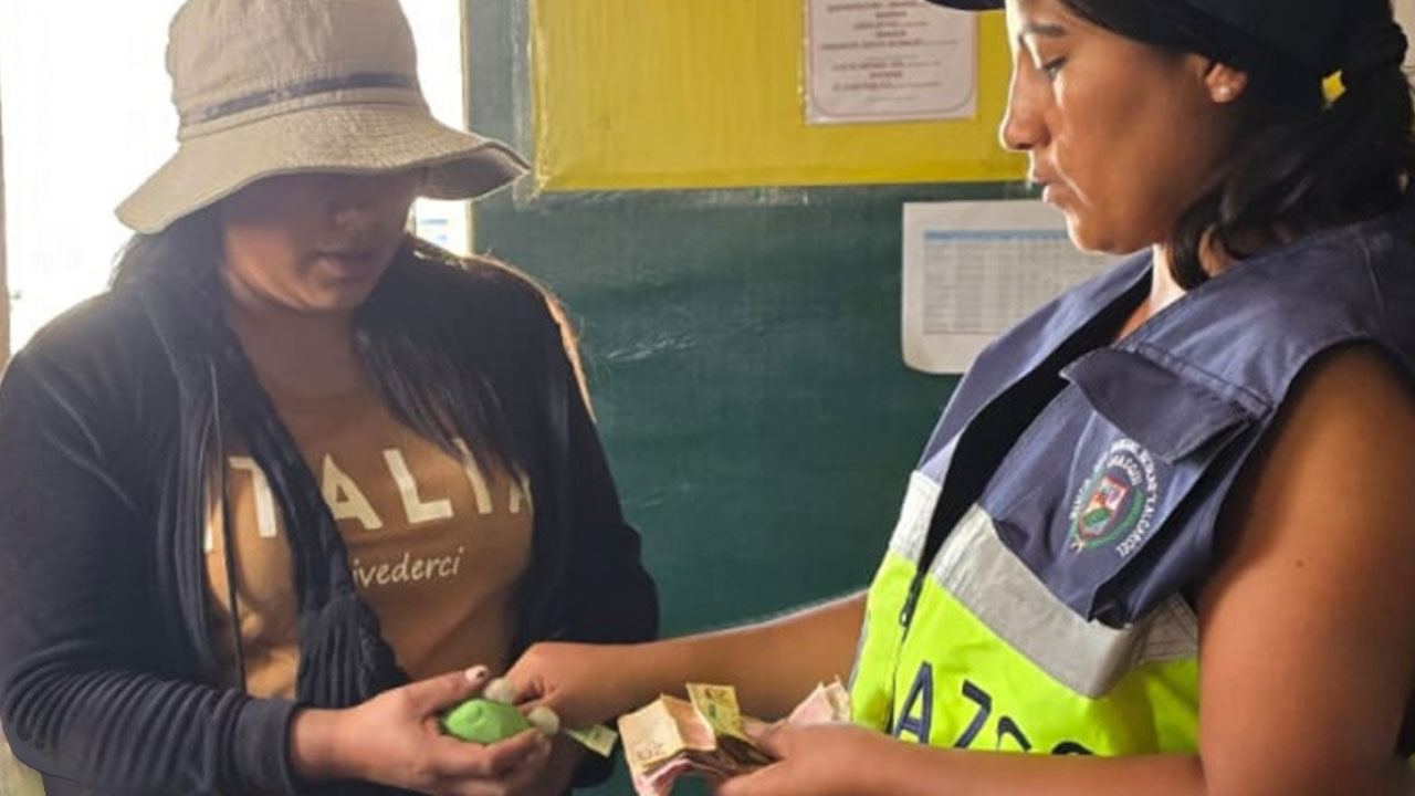 Chofer honrado devuelve dinero y medicamentos perdidos