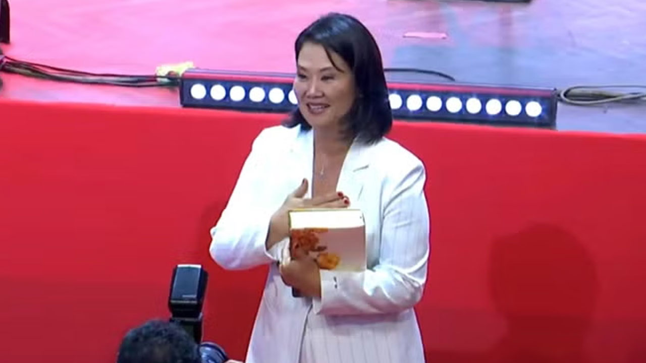 Keiko participa en ceremonia de oración por el Perú