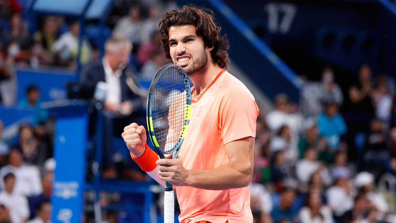 Alcaraz remontó ante Munar y alcanzó la final del ATP 500 de Tokio