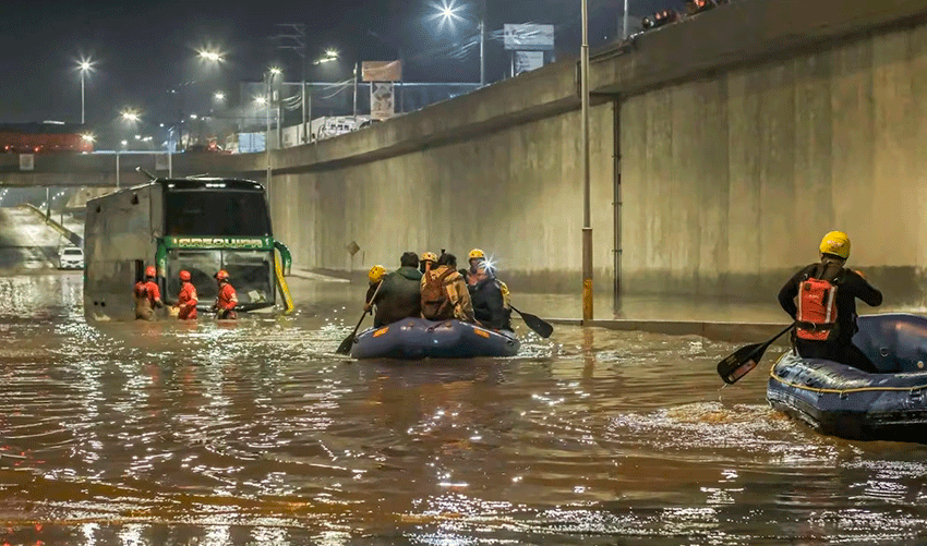  Lluvias intensas dejan más de 40 pasajeros varados en la variante de Uchumayo
