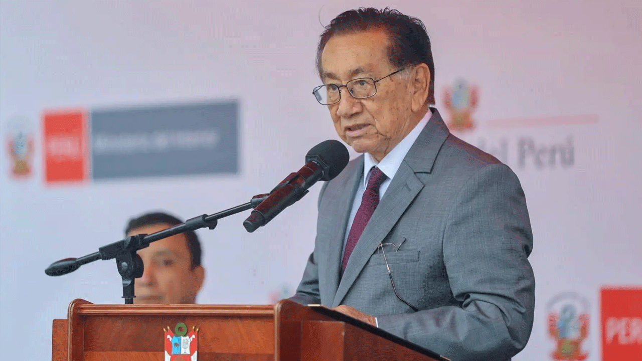 Balcázar promulgará ley CAS: trabajadores recibirán gratificaciones y CTS, pero crece alerta fiscal