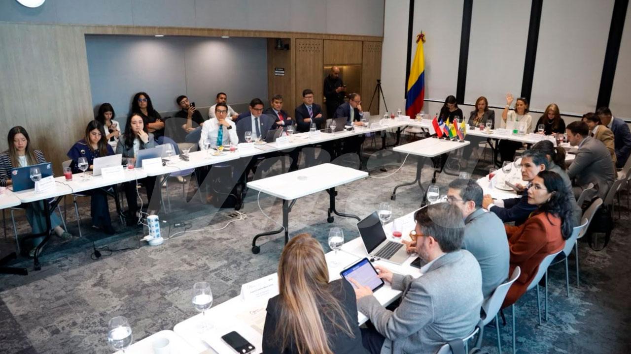 Perú firma acuerdo para integrar sistema eléctrico andino