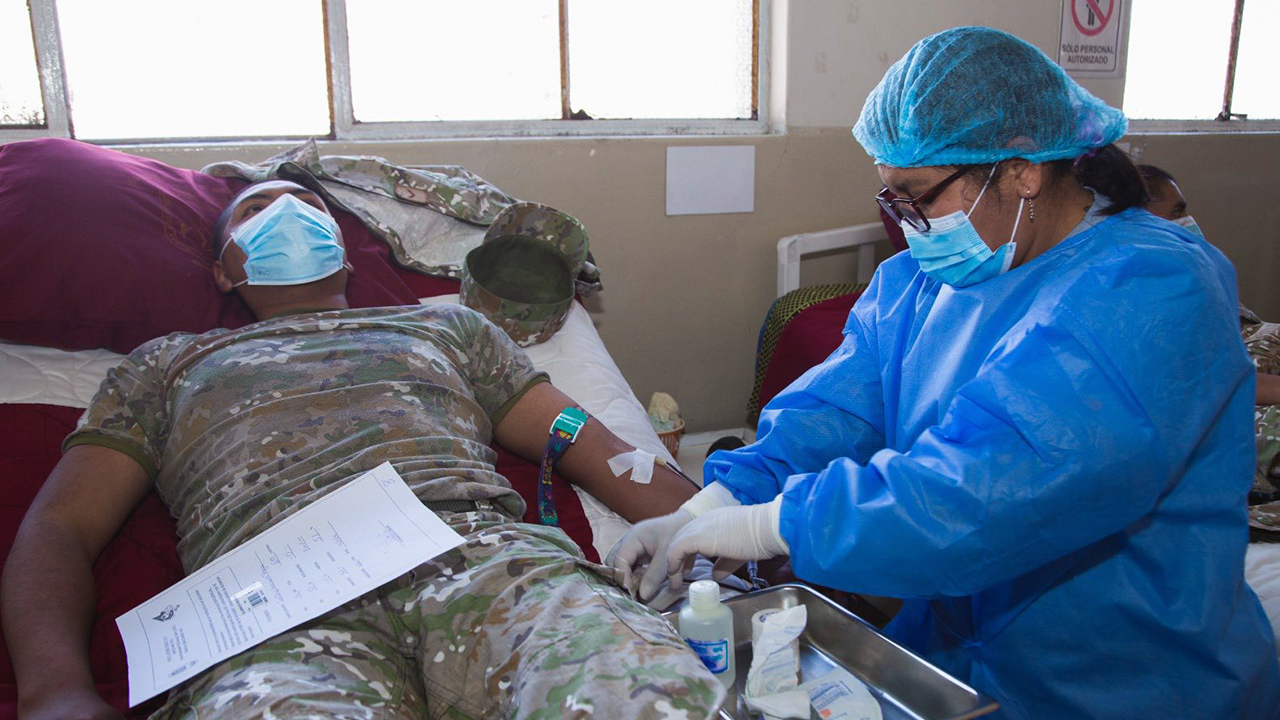 Cusco: 120 soldados del Ejército donan sangre para niños con cáncer y emergencias médicas
