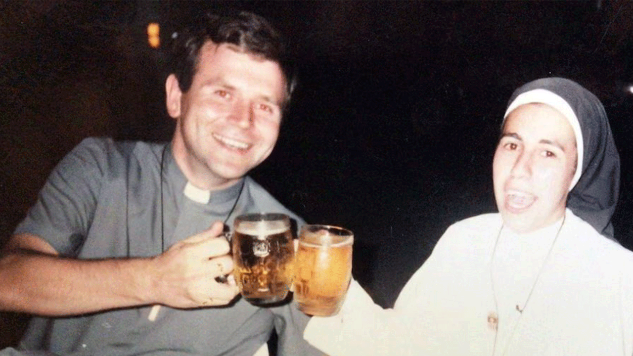 Del altar al amor: la historia real del sacerdote y la monja que dejaron los hábitos por seguir su corazón