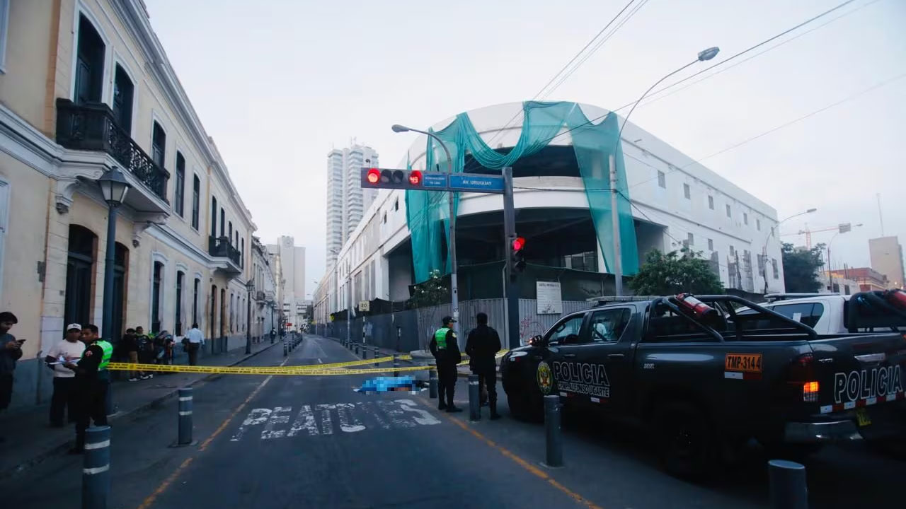 Joven muere tras perseguir a su expareja en el centro de Lima