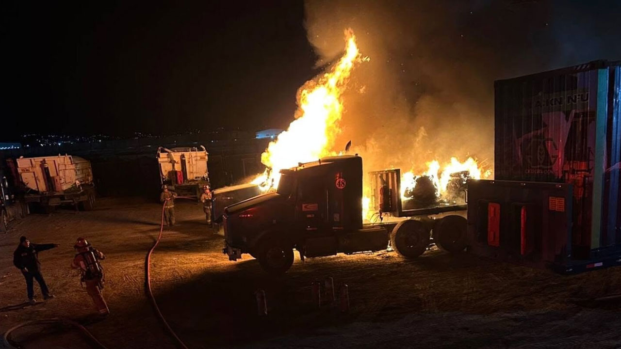 Incendio destruye tráiler en Cerro Colorado
