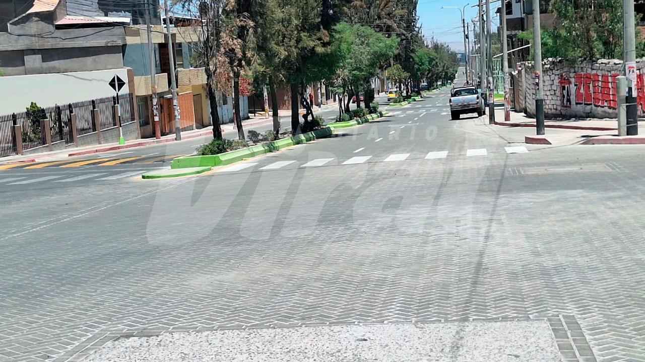 Obra que lleva un mes de inaugurada ya presenta deterioro en sus adoquines