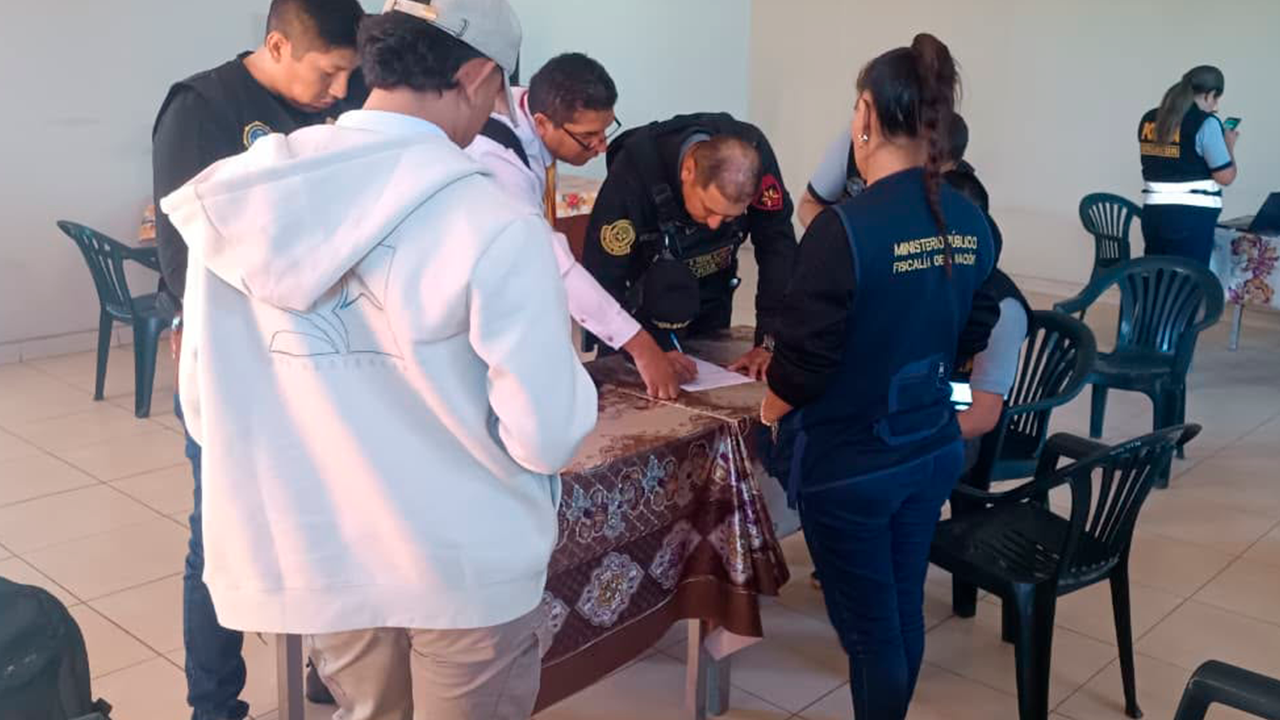 Detienen a dos policías y una mujer por presunto cobro de coima en Moquegua