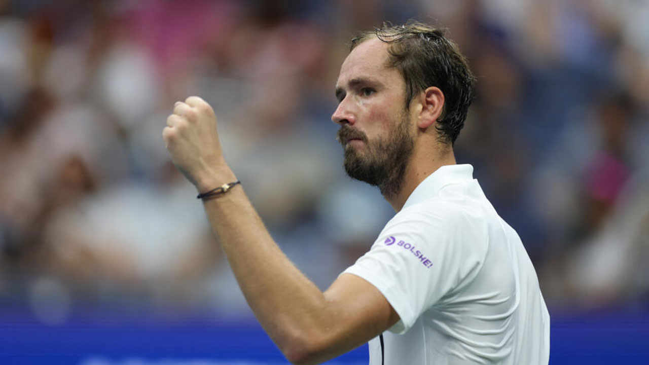 Medvedev debuta con triunfo en el US Open