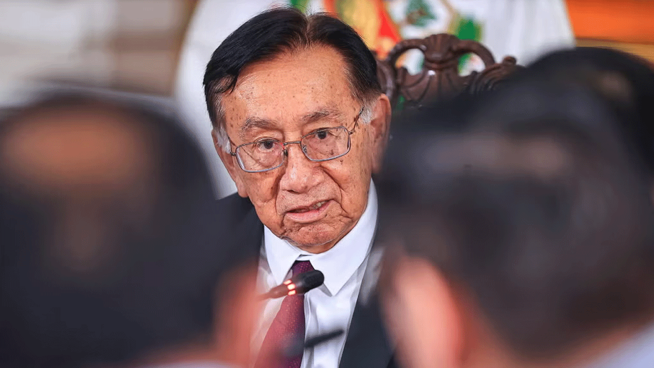 Balcázar garantiza gratificaciones para trabajadores CAS: “Se verá de dónde saldrá el dinero en julio”