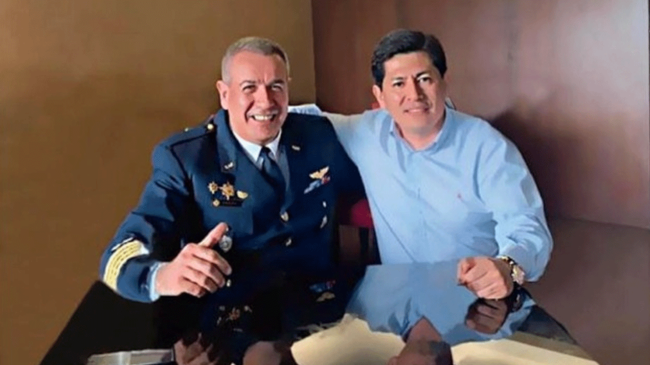 Zamir Villaverde contradice a Wolfgang Grozo y revela reuniones con el candidato presidencial desde 2018