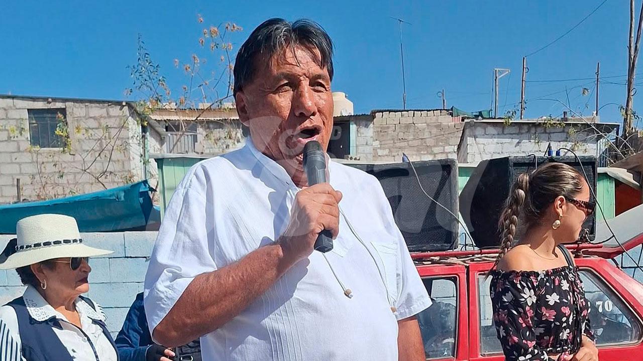 Rolando Bedregal toma juramento como alcalde encargado y comete proselitismo