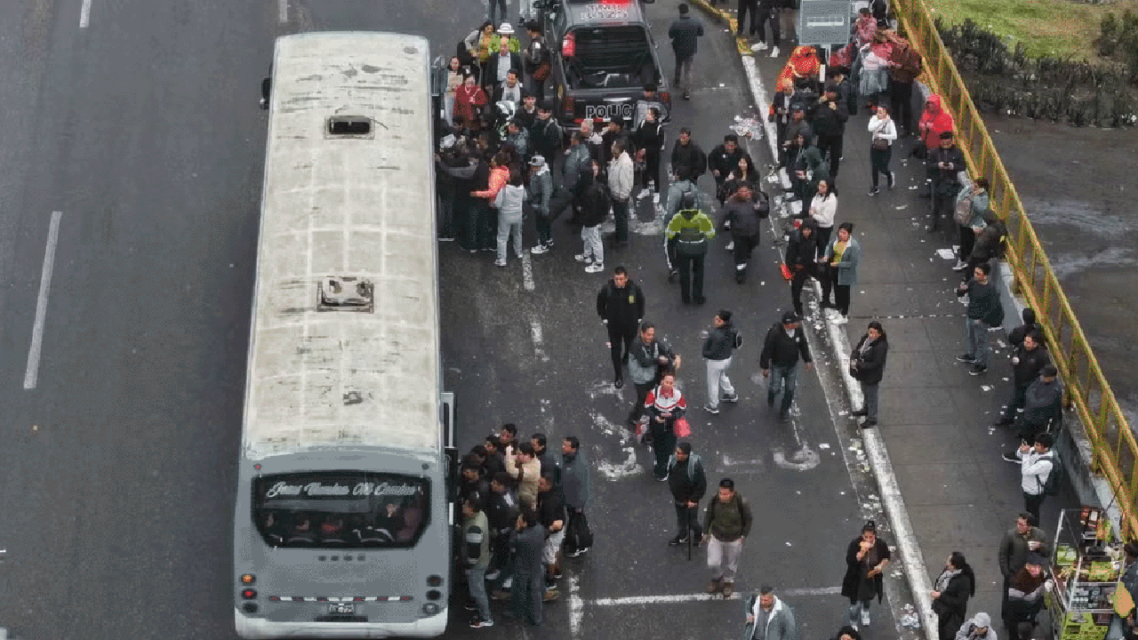 Protesta por crimen de chofer termina en enfrentamiento entre transportistas y la PNP en San Martín de Porres