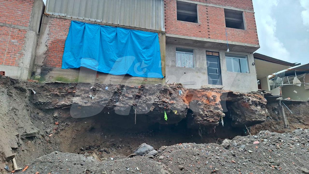 Cuatro viviendas en Mariano Melgar al borde del colapso por construirse encima de relleno